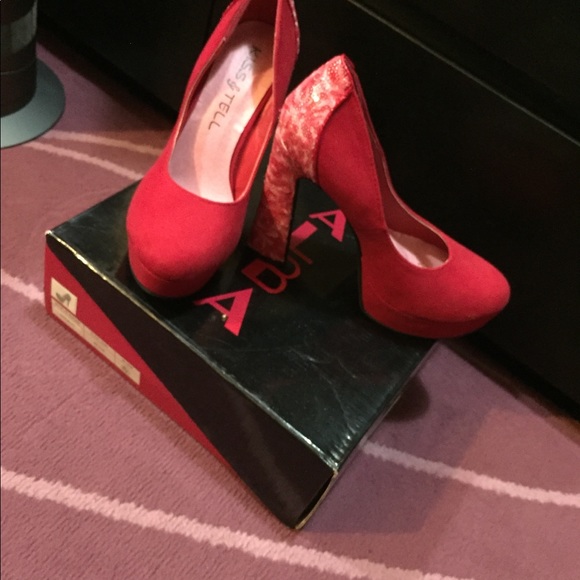 Shoes - Picture 3 of 3